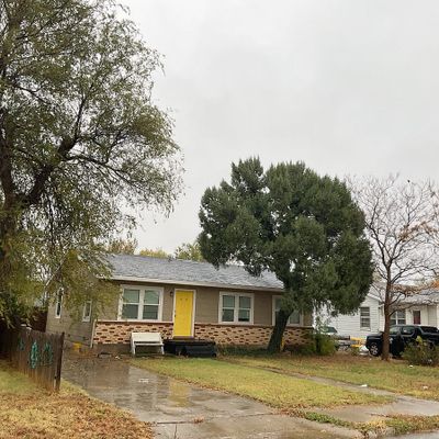 216 Peach Ave, Dumas, TX 79029