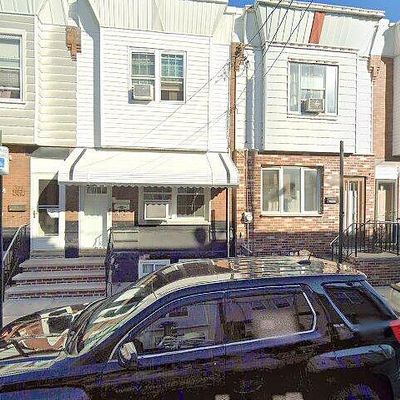 2447 S American St, Philadelphia, PA 19148