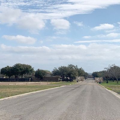 305 Parklane St, Freer, TX 78357