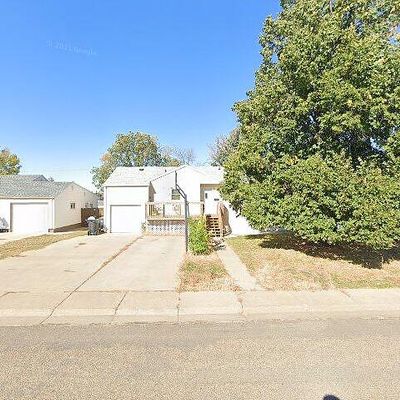 306 Division St Nw, Mandan, ND 58554