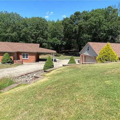 40 Oak Ln, Youngwood, PA 15697