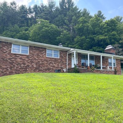 404 N Shady St, Mountain City, TN 37683