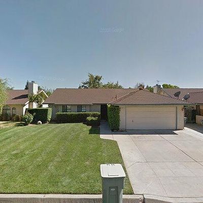 3663 W Robinson Ave, Fresno, CA 93722