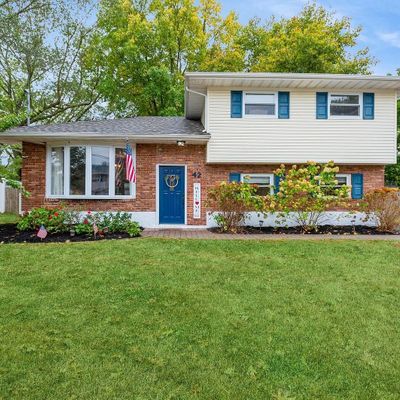 42 Oak Ter, Howell, NJ 07731