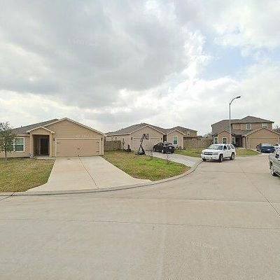 768 Crystal Lakes Dr, Brookshire, TX 77423