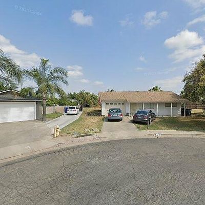 793 N Kemp Ave, Farmersville, CA 93223