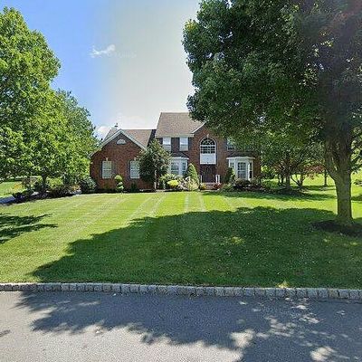 8 Boulder Brook Ct, Belle Mead, NJ 08502