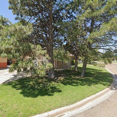 814 Kentucky Dr, Perryton, TX 79070