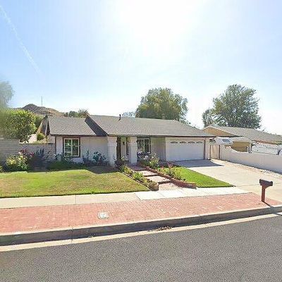 829 Greenbriar Ave, Simi Valley, CA 93065