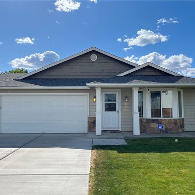 1014 S Lakeland Dr, Moses Lake, WA 98837