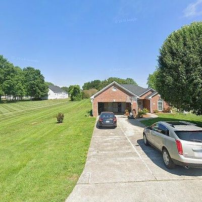 1024 Riverpointe Dr, East Bend, NC 27018