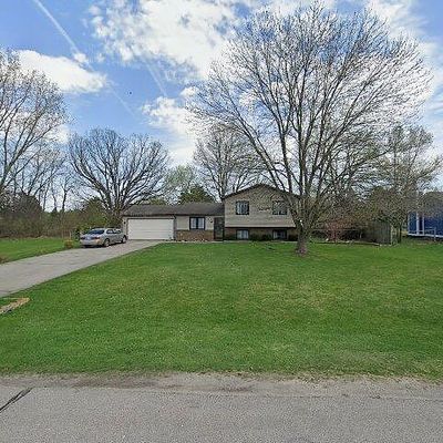 10319 Elizabeth St, Pinckney, MI 48169