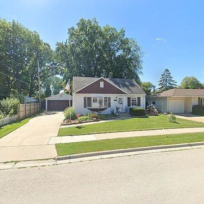 1061 Raleigh St, Green Bay, WI 54304