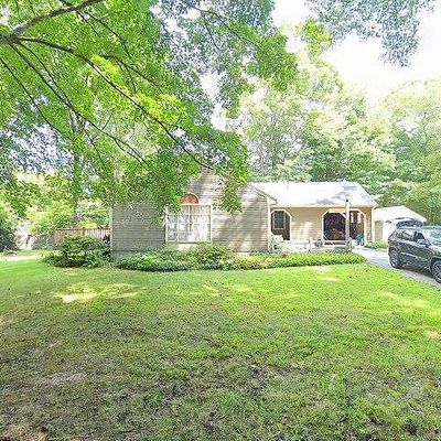 11 Charles St, Centerbrook, CT 06409