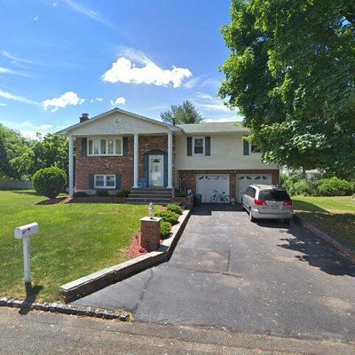 131 Lake Nanuet Dr, Nanuet, NY 10954