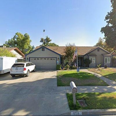 1339 E Carmelo Ave, Tulare, CA 93274