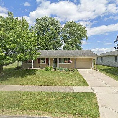 136 Mccraw Dr, Englewood, OH 45322