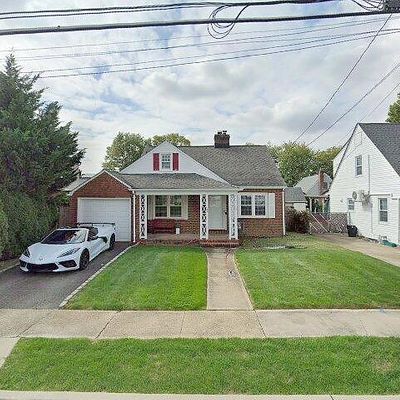 145 Beebe Rd, Mineola, NY 11501