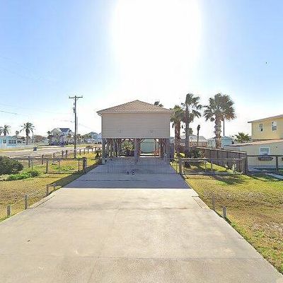 1502 S Live Oak St, Rockport, TX 78382