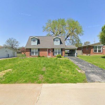 1365 Cardinal Ln, Florissant, MO 63031