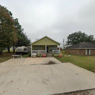 1423 E Palm Dr, Winnie, TX 77665