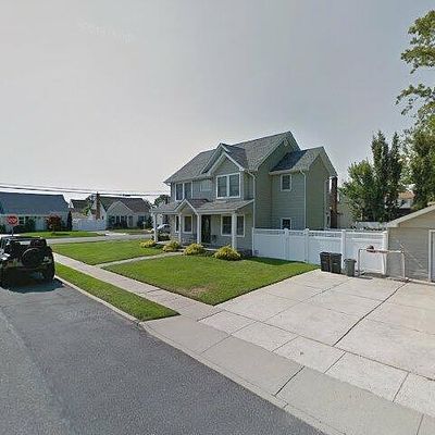 1865 Helen Ct, Merrick, NY 11566