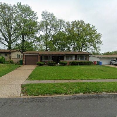 1610 Gallop Ln, Florissant, MO 63033