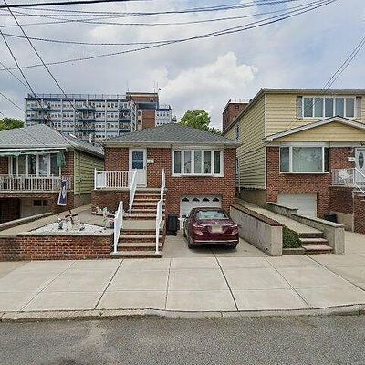 17 Pointview Ter, Bayonne, NJ 07002