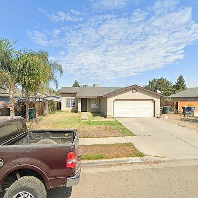 2126 Cochran Ave, Tulare, CA 93274