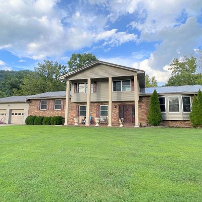 240 Mullins Addition Dr, Pikeville, KY 41501