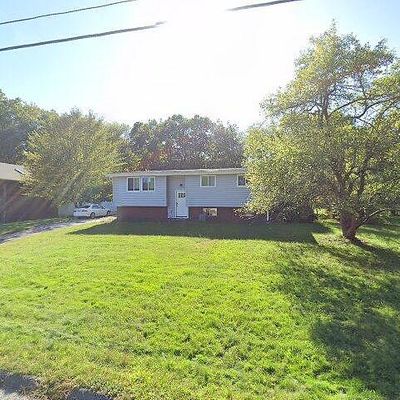 25 Meeting House Ln, Ledyard, CT 06339