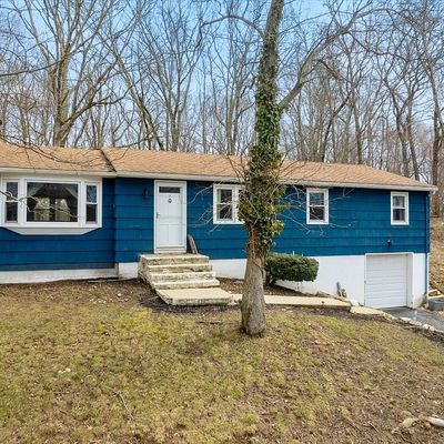 28 Laurel Leaf Dr, Gales Ferry, CT 06335