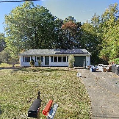 27 Highland Dr, Ledyard, CT 06339