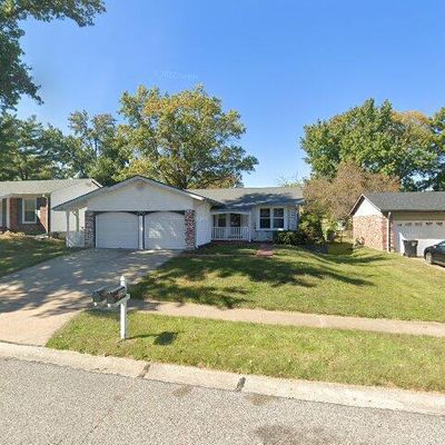 3285 Greenway Chase Dr, Florissant, MO 63031