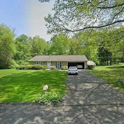 33 Merrimac Dr, Trumbull, CT 06611