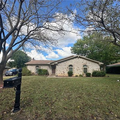 304 Travis Ln, Hewitt, TX 76643