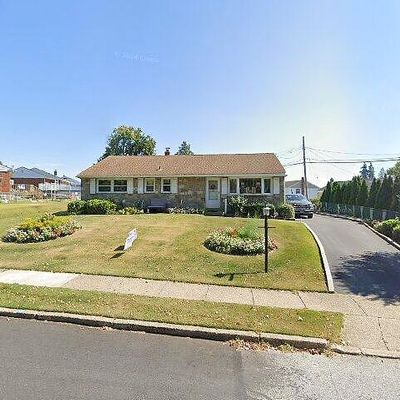 306 Shubrook Ln, Aston, PA 19014