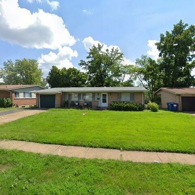 3070 N Waterford Dr, Florissant, MO 63033