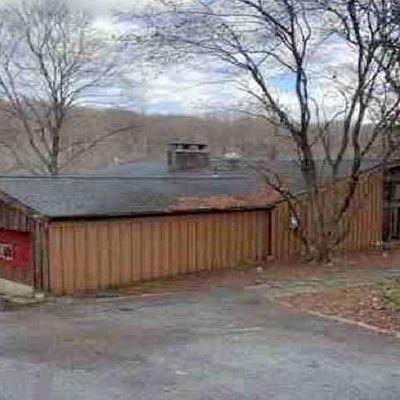 309 Salem Rd, Pound Ridge, NY 10576