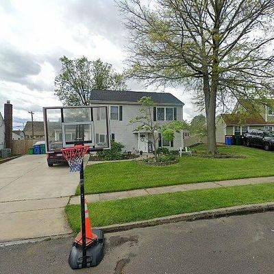 31 Arbor Ln, Levittown, PA 19055