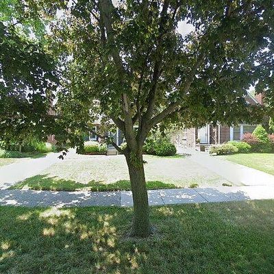 379 Ridgemont Rd, Grosse Pointe Farms, MI 48236