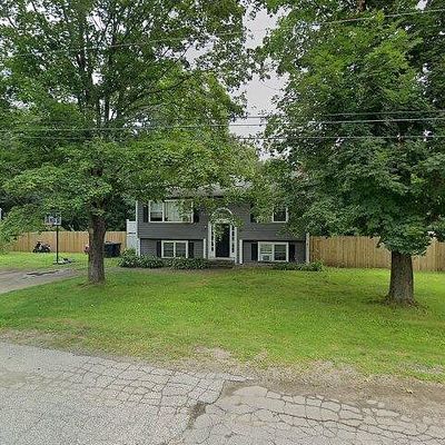 39 Pine Ledge Dr, Wells, ME 04090