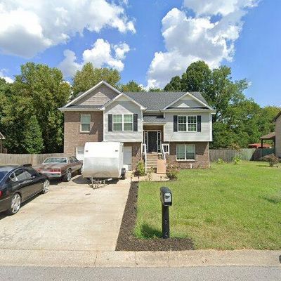 3573 Aurora Dr, Clarksville, TN 37040