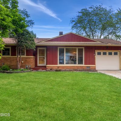 37 Wildwood Rd, Elk Grove Village, IL 60007