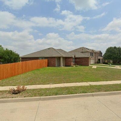 541 Crystal Springs Dr, Fort Worth, TX 76108