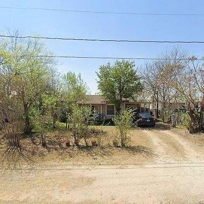 603 Thompson Ave, Devine, TX 78016