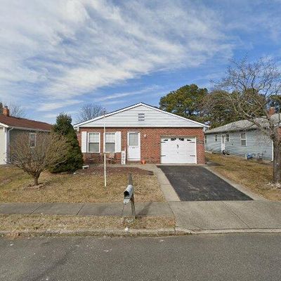 56 Woodstock Dr, Toms River, NJ 08757