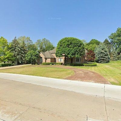 57007 Suncreek Ln, Washington, MI 48094