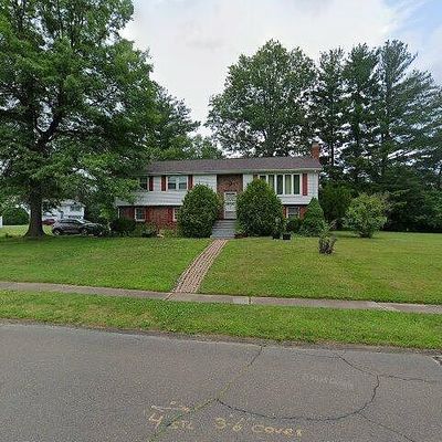 6 Skinner Dr, Bloomfield, CT 06002