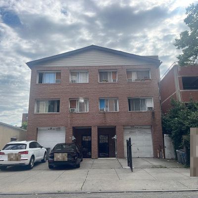 89 31 162nd Street, Jamaica, NY 11432